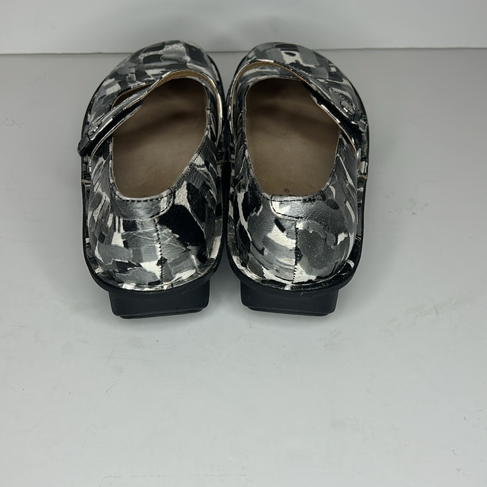 Alegria Feliz Mary Jane Shoes in Painterfly Design - Picture 5 of 14